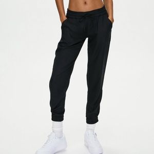 Aritzia sunday best los feliz jogger